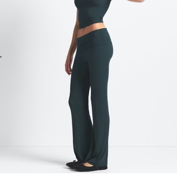 Skims Soft Lounge Foldover Pant - Picture 2 of 6